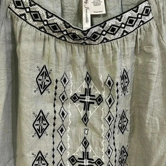 ❤️2/$50❤️[M]Simply Irresistible Cotton Blend Off Shoulder Embroidered  Blouse - Picture 3 of 8